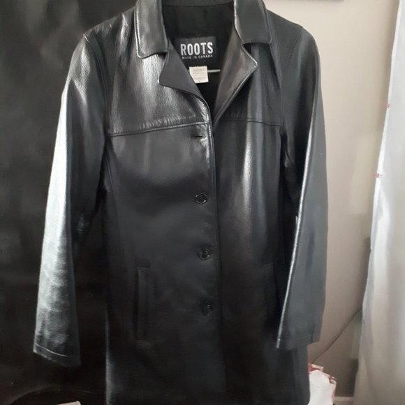 Ladies Leather Jacket by Roots.....3/4 length.....Size 6..... - Picture 2 of 3